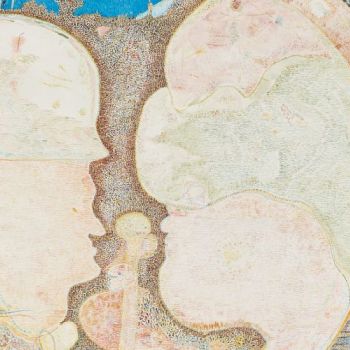 Grafik von Gerhard Altenbourg auf der schemenhaft zwei köpfer zu sehen sind, die einander zugeneigt sind. Mittig ist ein Mikrofon zu erahnen.